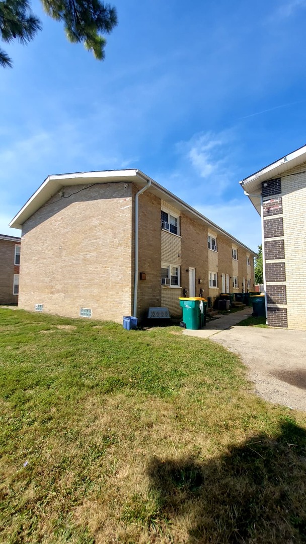 2202 Hebron Avenue #A, Zion, IL 60099