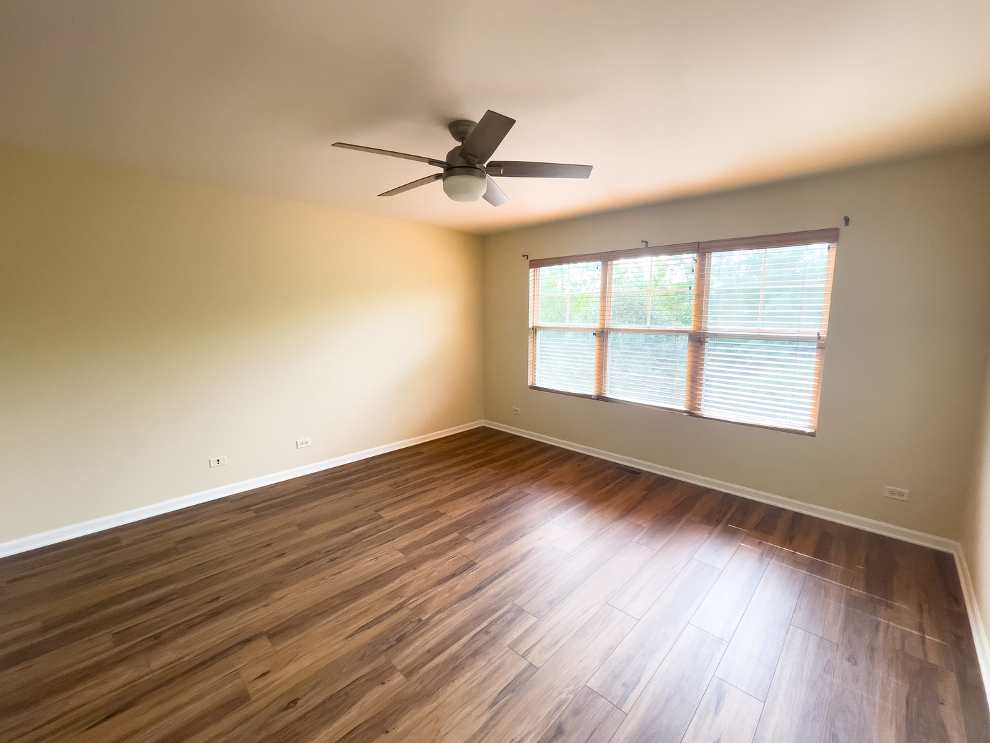516 GROSVENOR Lane, Aurora, IL 60504