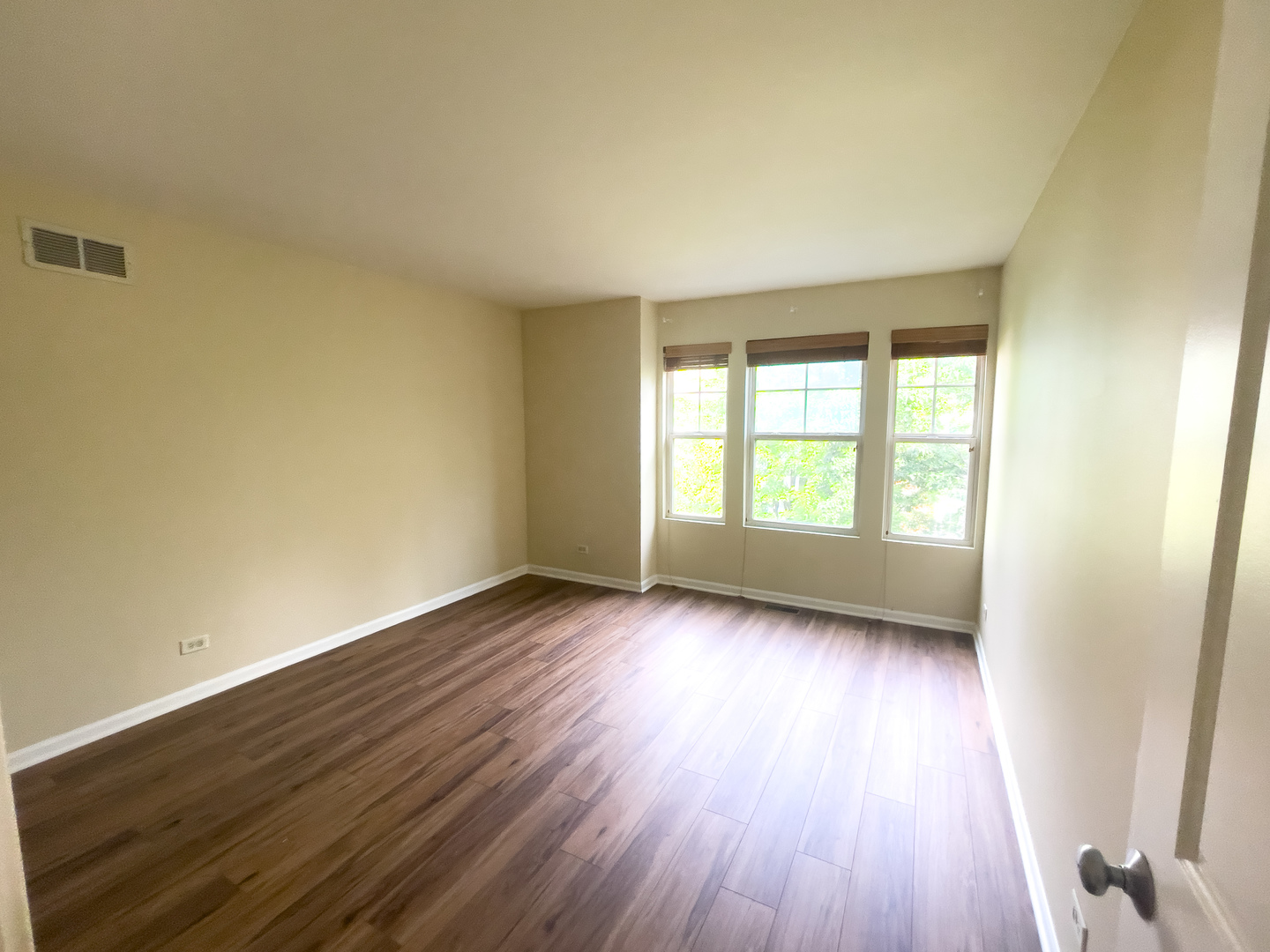 516 GROSVENOR Lane, Aurora, IL 60504