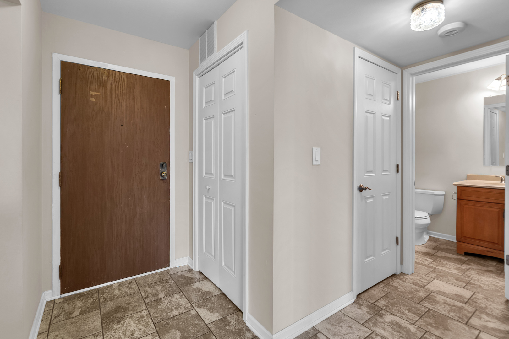 711 S RIVER Road #510, Des Plaines, IL 60016