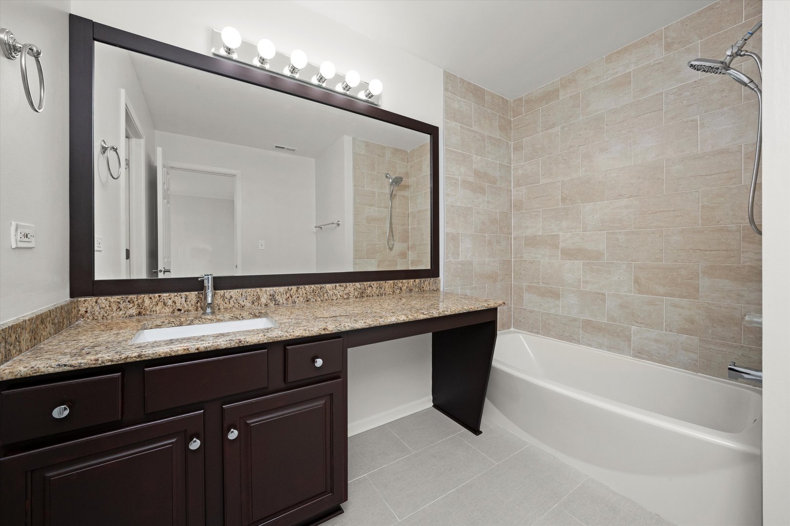 2468 Reflections Drive #2468, Aurora, IL 60502