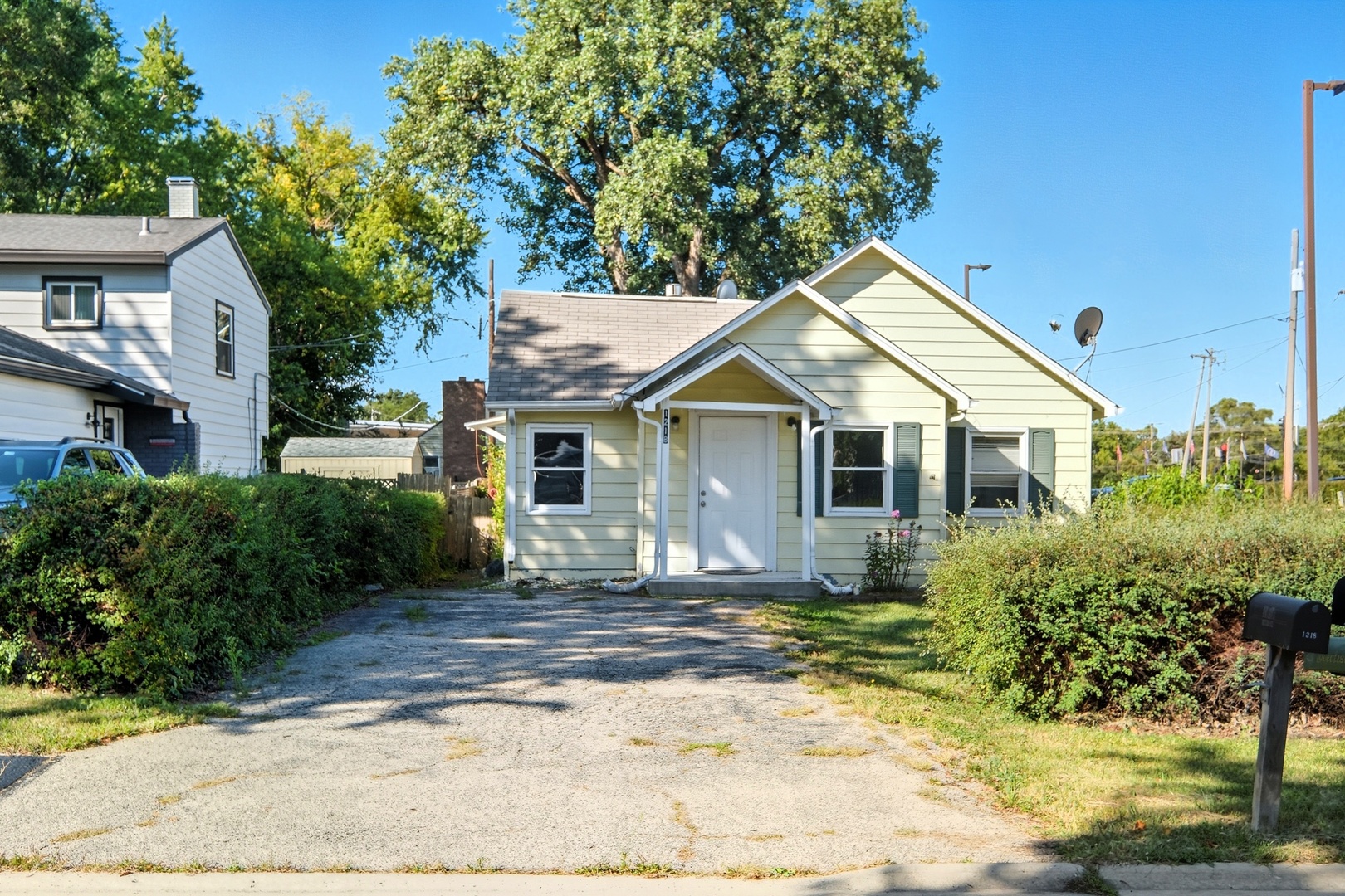 1218 Sunnyside Court, Round Lake Beach, IL 60073
