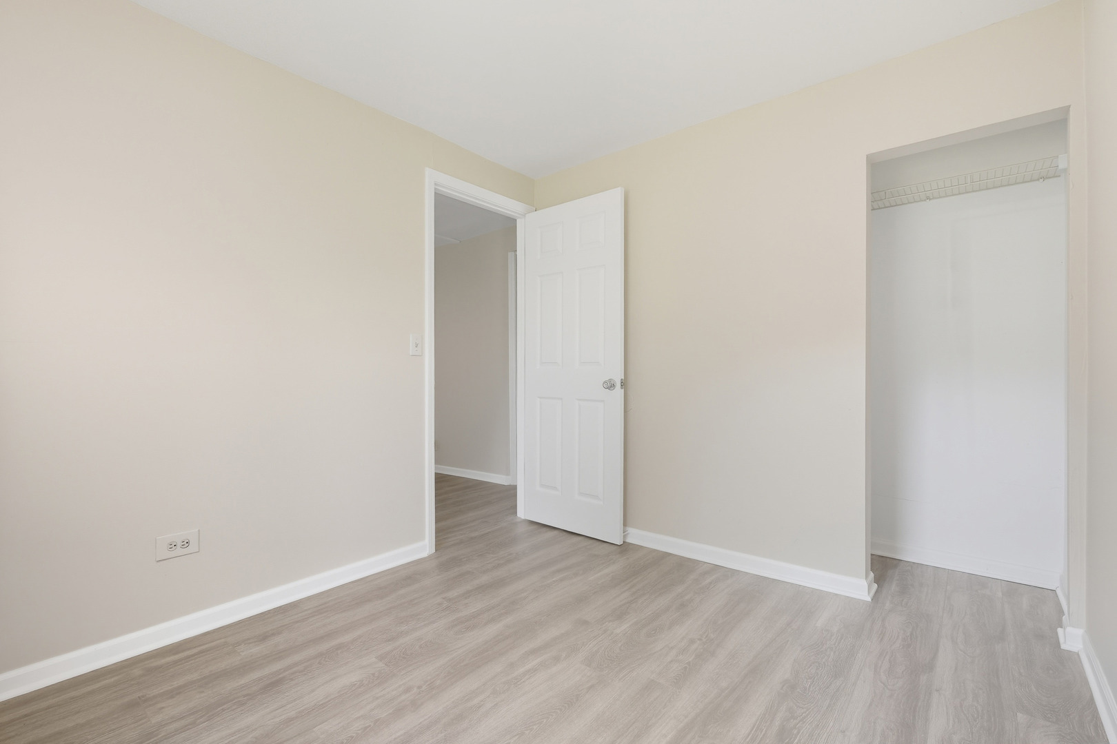 1218 Sunnyside Court, Round Lake Beach, IL 60073
