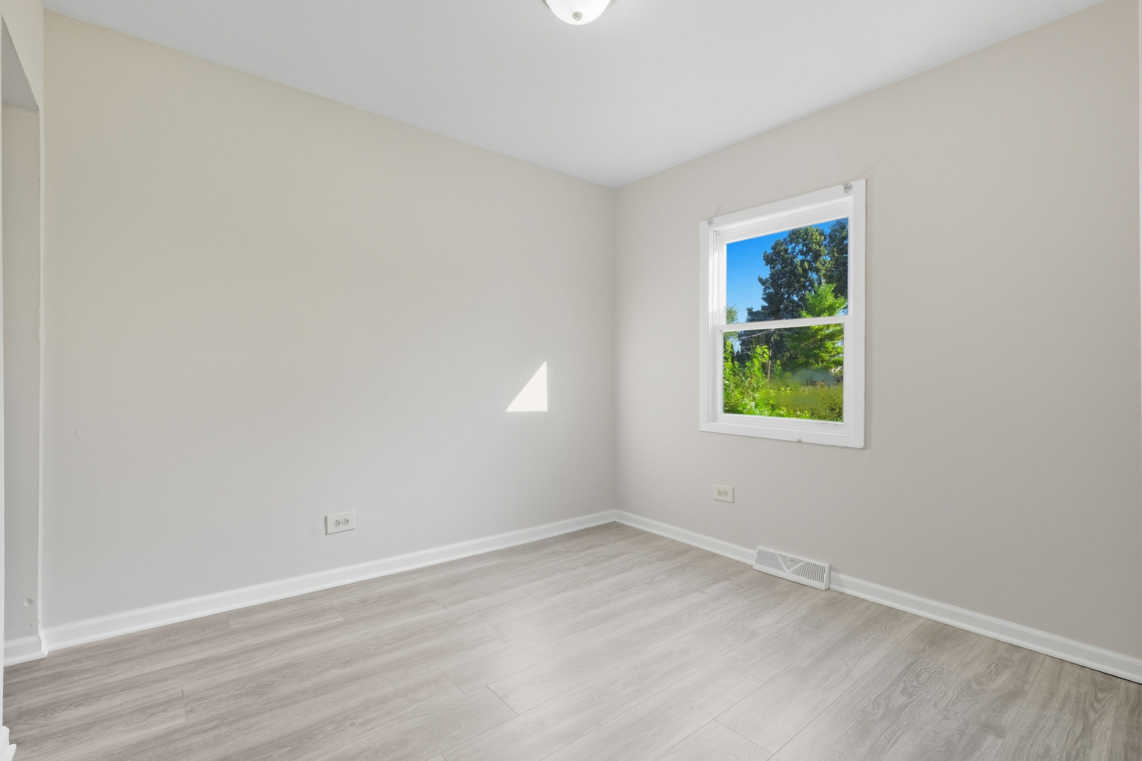 1218 Sunnyside Court, Round Lake Beach, IL 60073