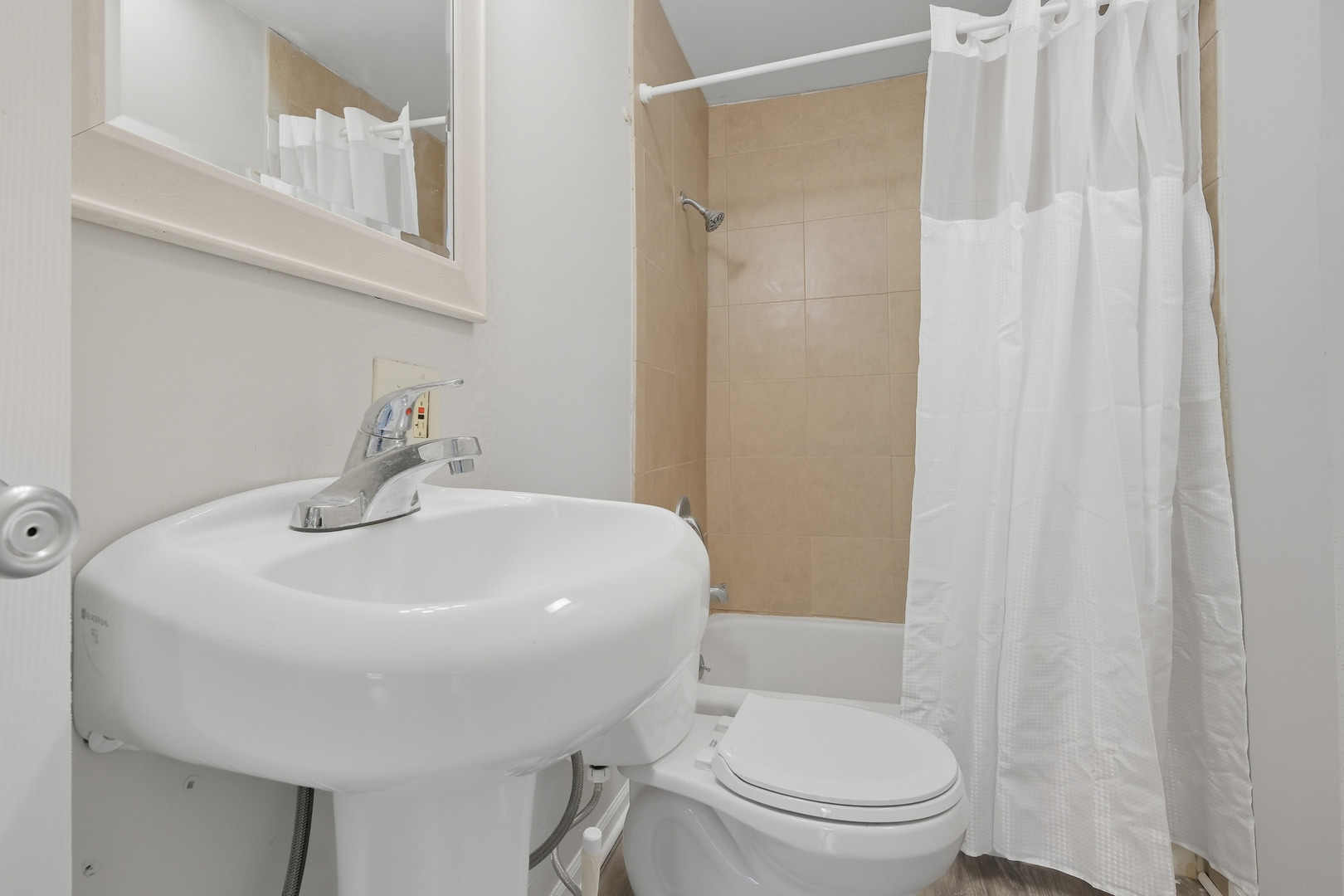 1218 Sunnyside Court, Round Lake Beach, IL 60073