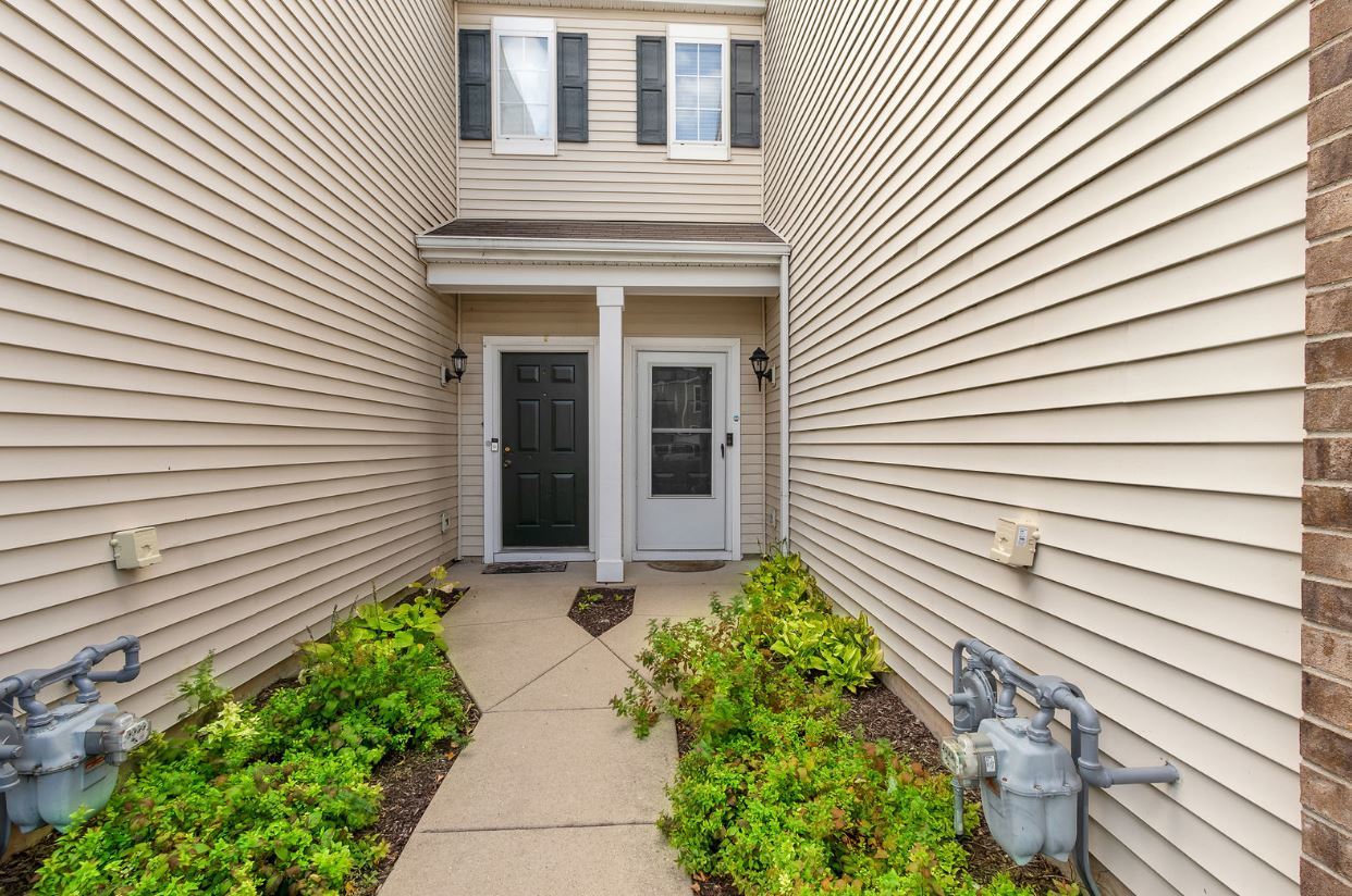 1221 COURTLAND Circle #1221, Plainfield, IL 60586