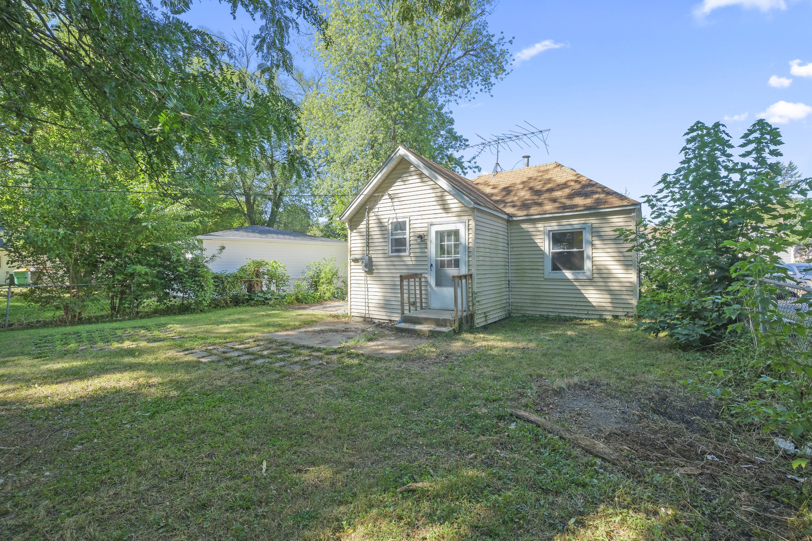1423 Melrose Avenue, Round Lake Beach, IL 60073