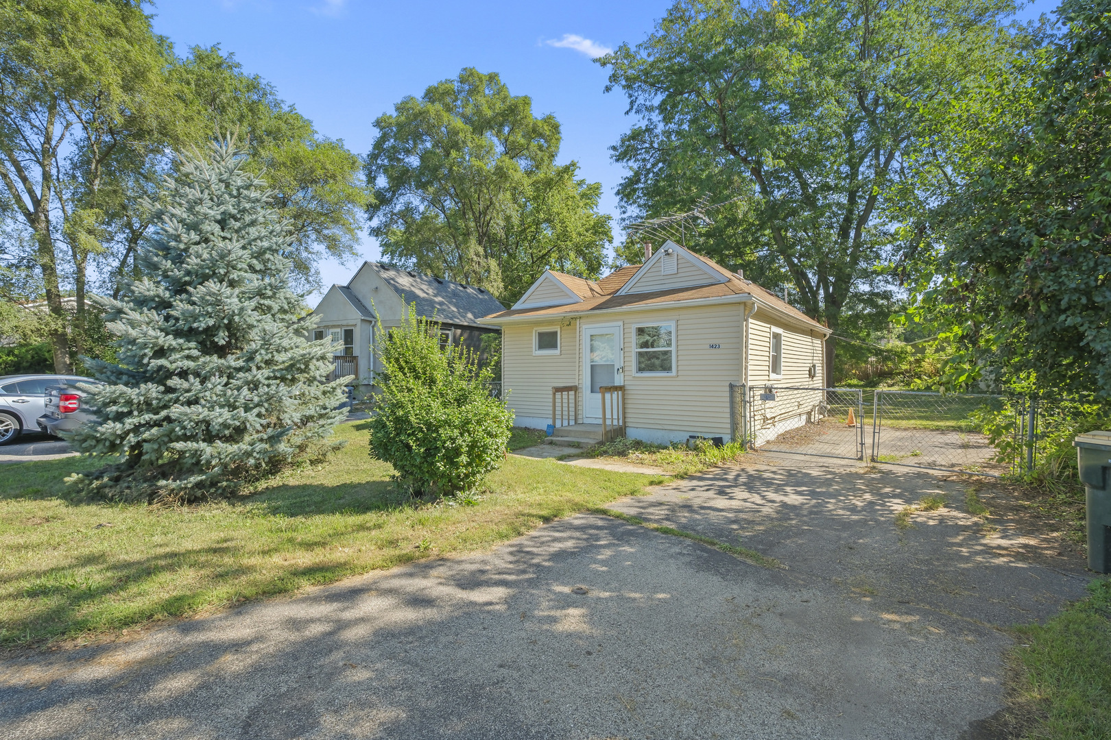 1423 Melrose Avenue, Round Lake Beach, IL 60073