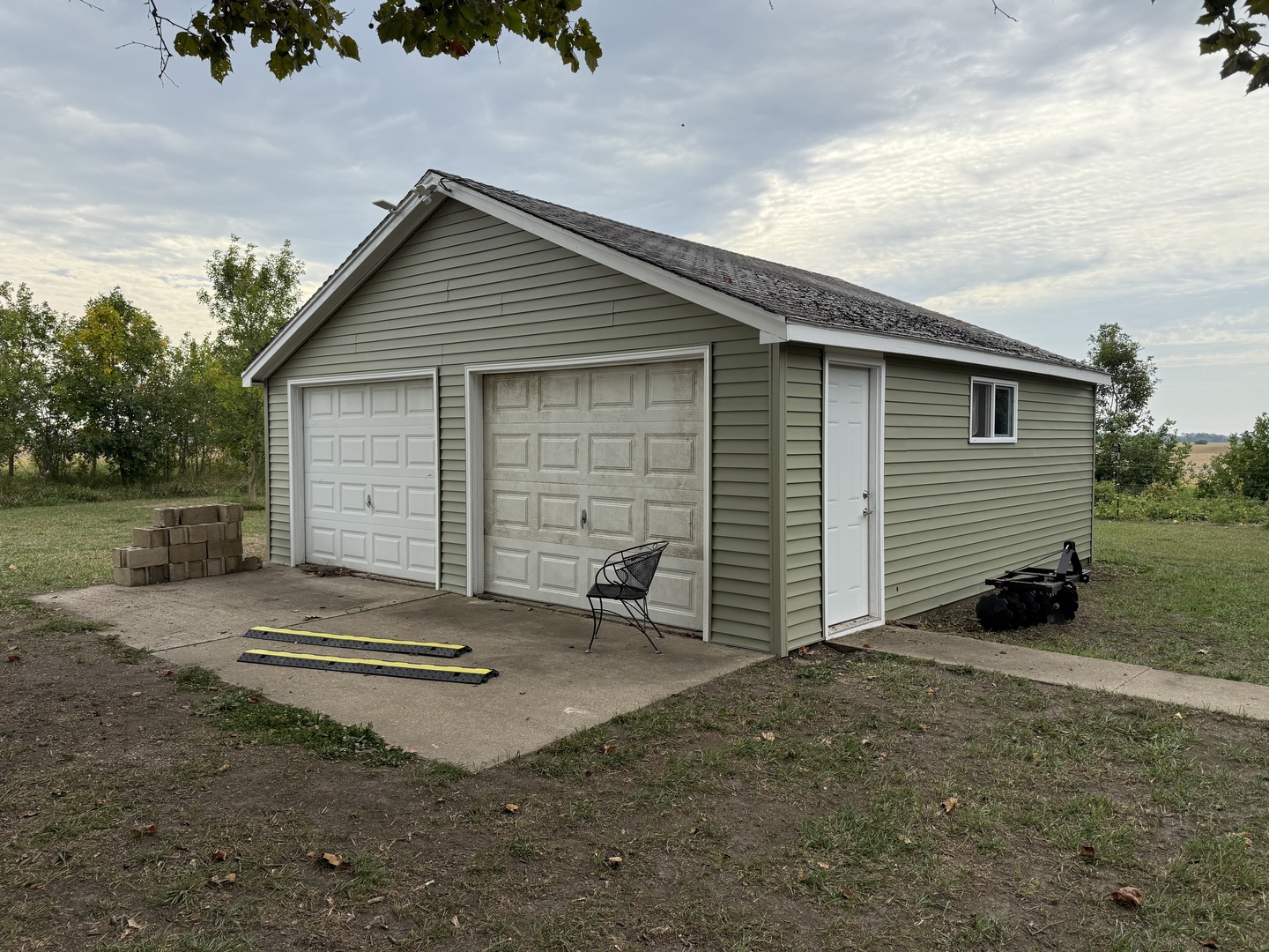 663 1525 East Street, Bradford, IL 61421