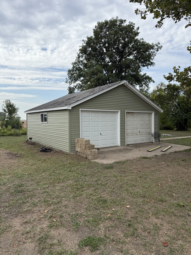 663 1525 East Street, Bradford, IL 61421
