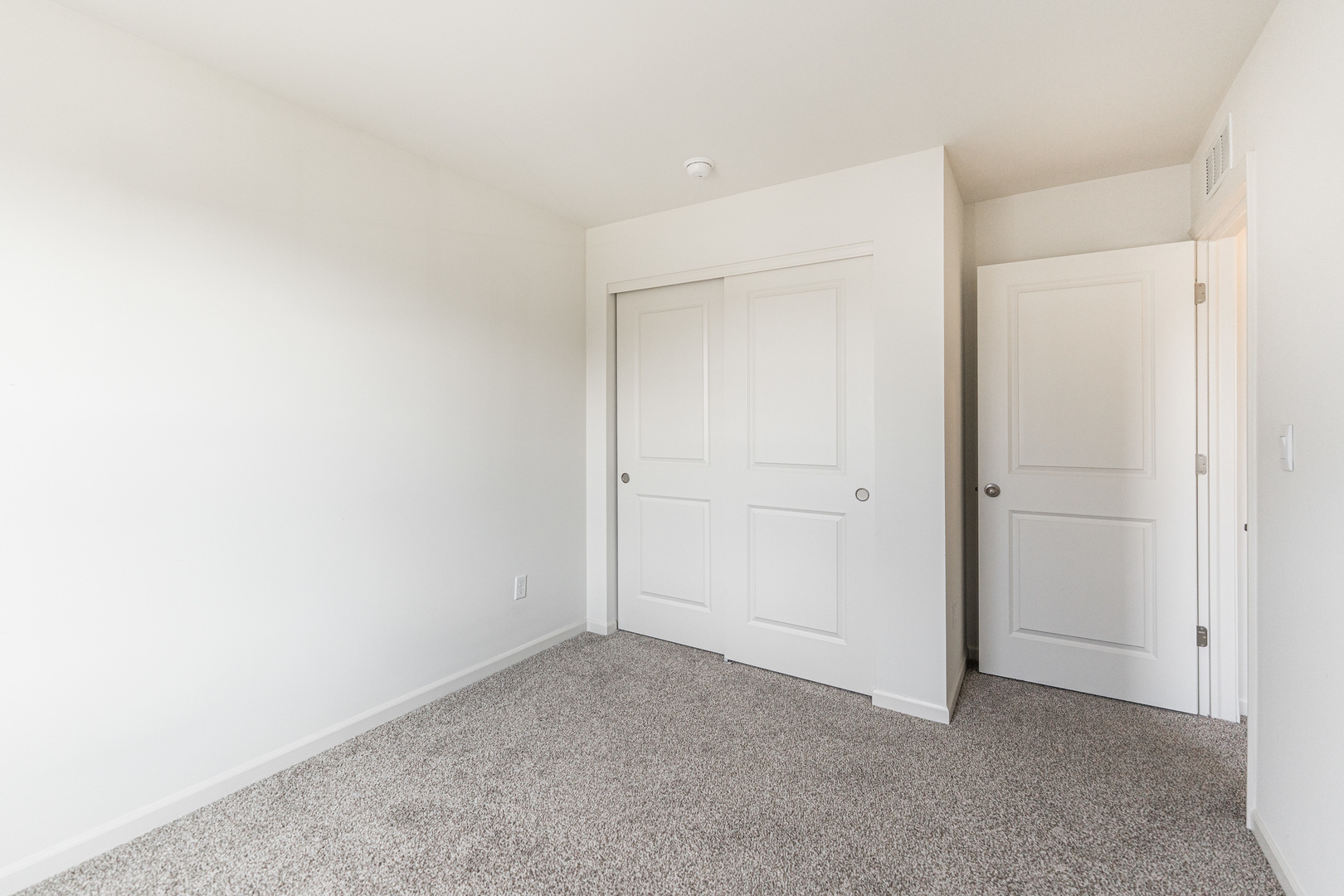 2016 Yellowstone Boulevard, Mundelein, IL 60060