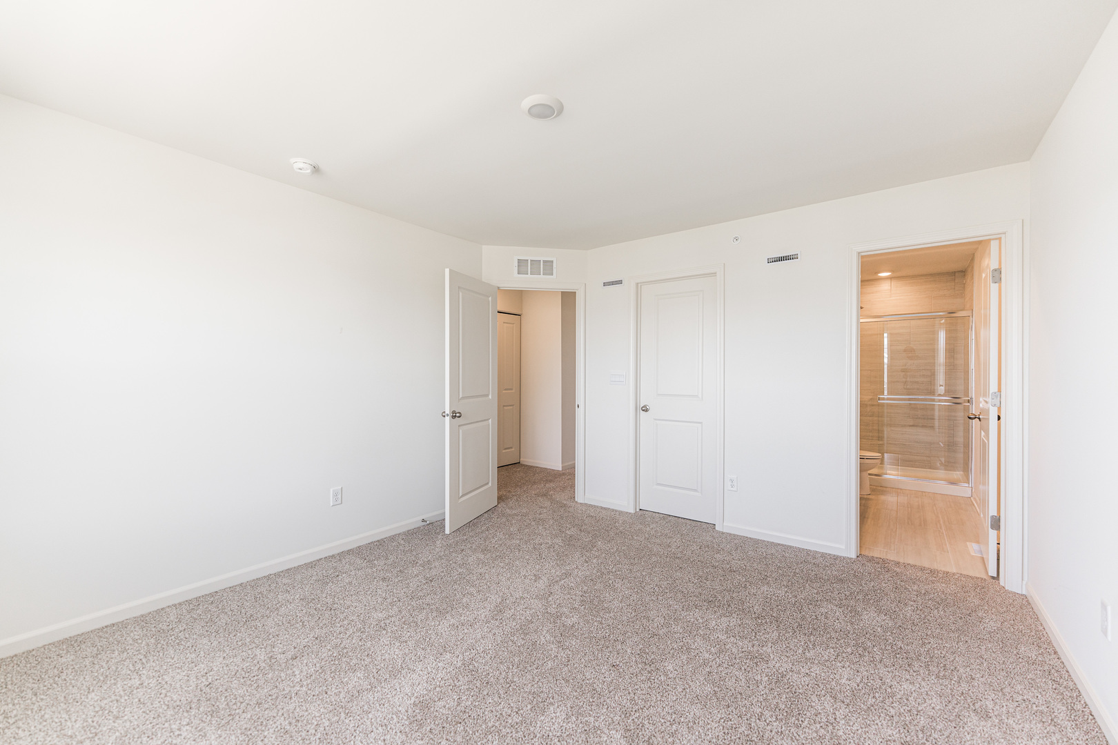 2016 Yellowstone Boulevard, Mundelein, IL 60060