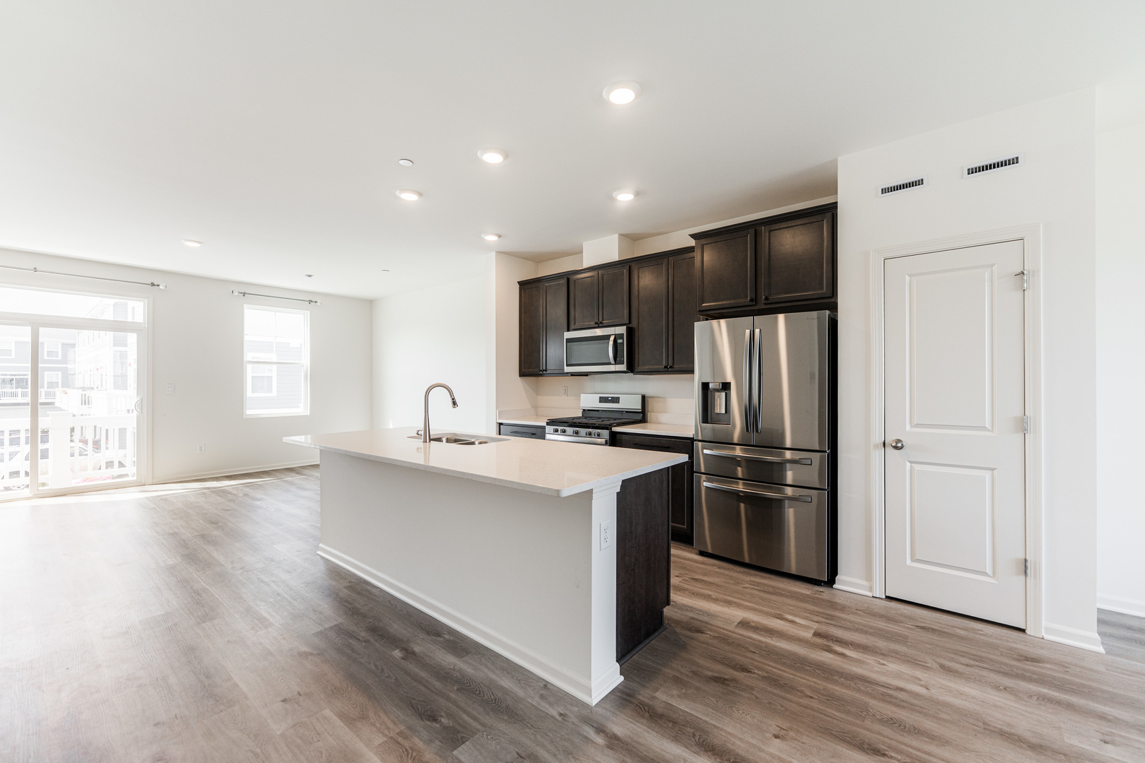 2016 Yellowstone Boulevard, Mundelein, IL 60060