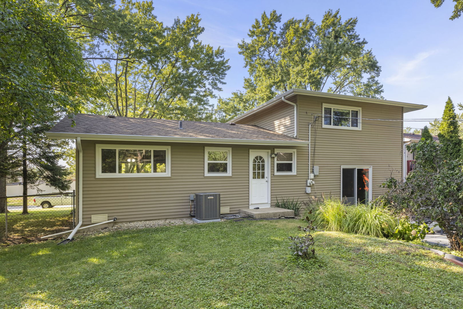 8119 Leawood Lane, Woodridge, IL 60517