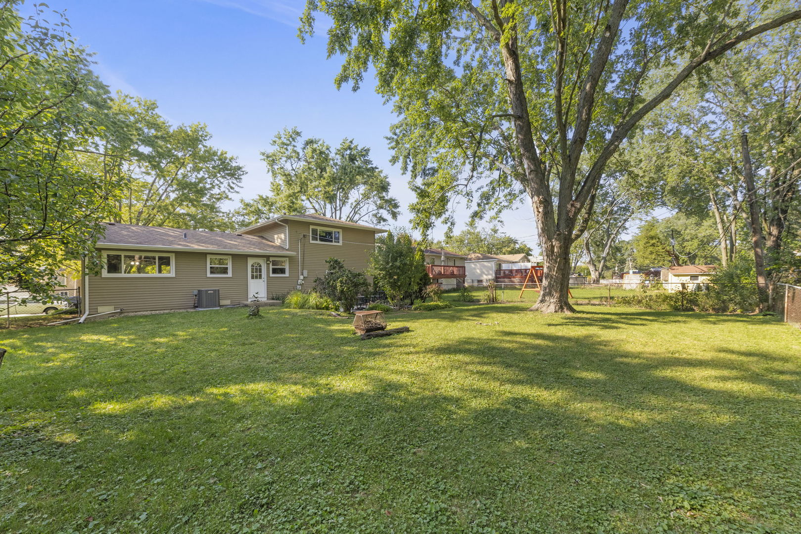 8119 Leawood Lane, Woodridge, IL 60517