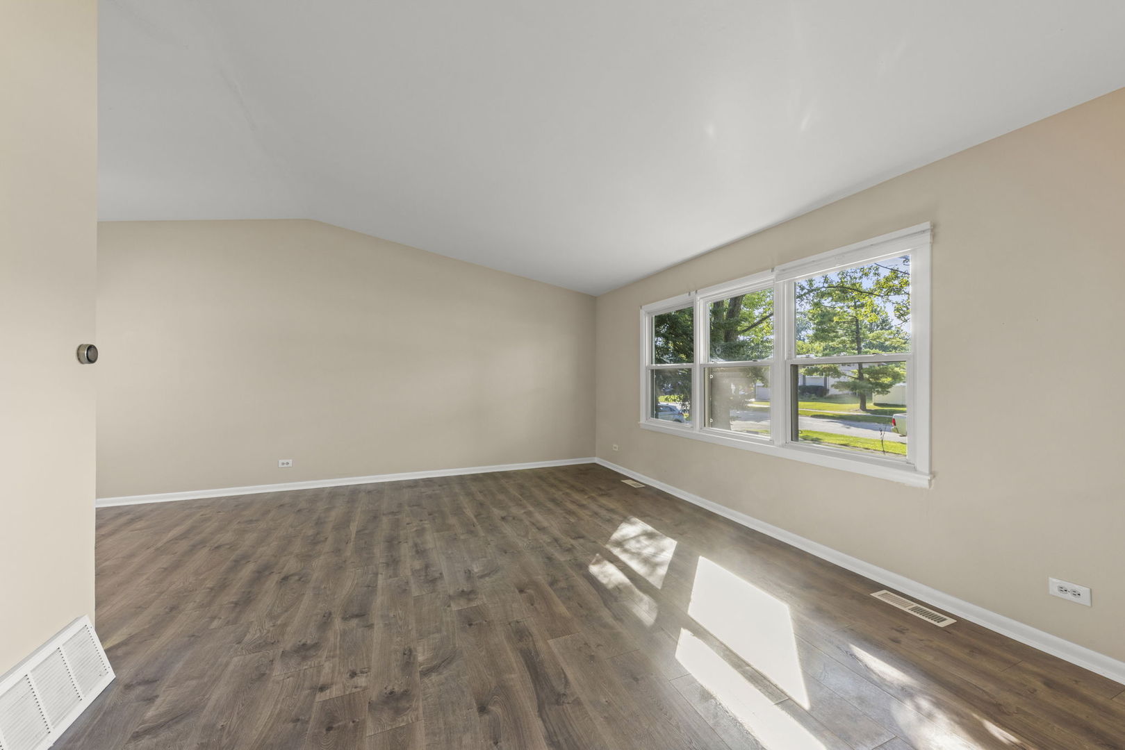 8119 Leawood Lane, Woodridge, IL 60517