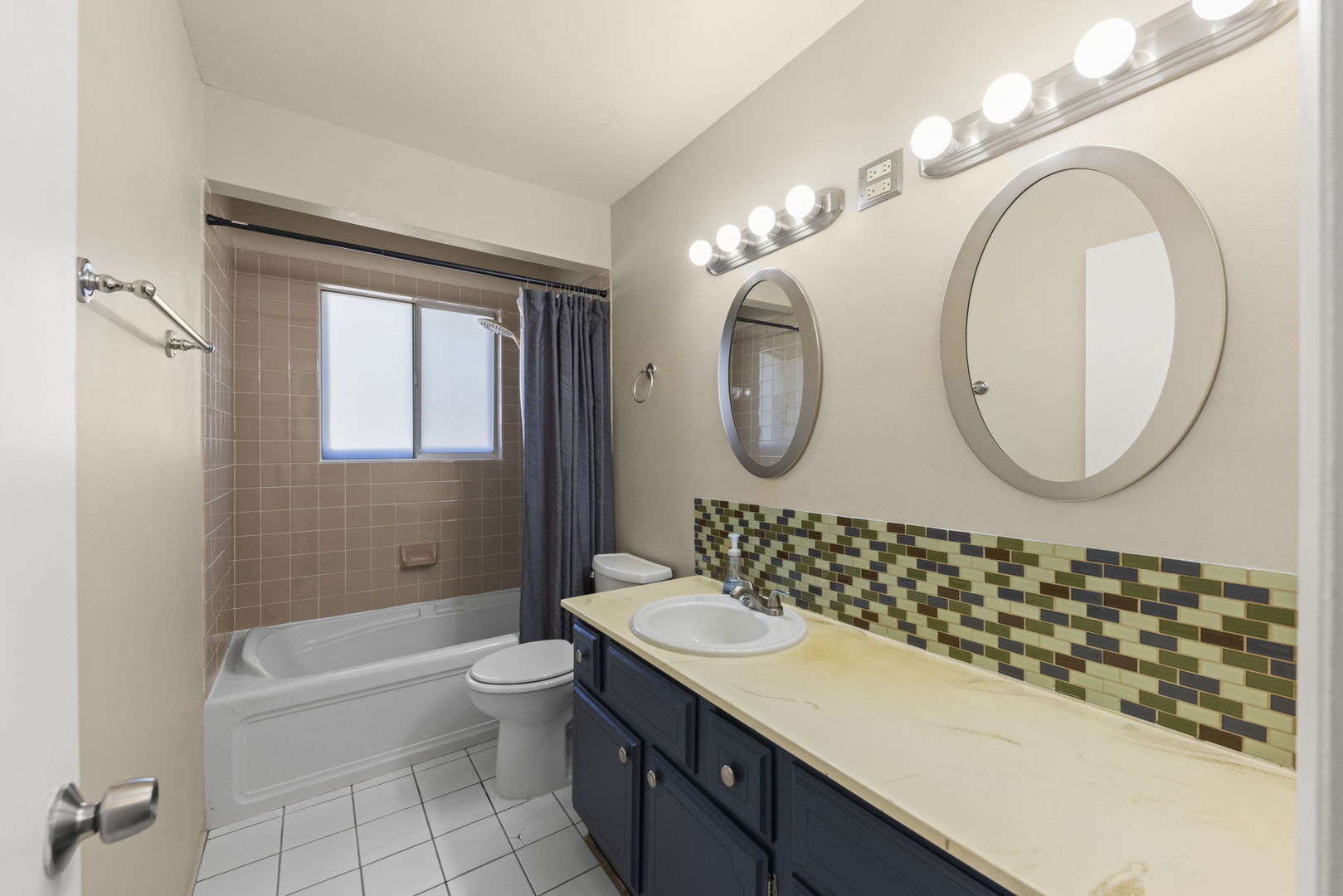 8119 Leawood Lane, Woodridge, IL 60517
