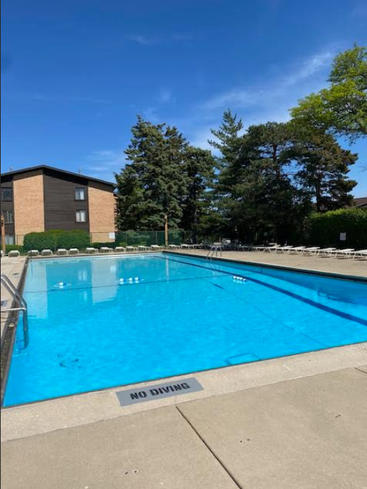 6186 Pinewood Court #102, Willowbrook, IL 60527