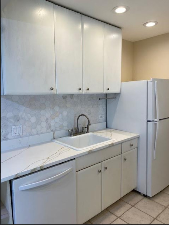 6186 Pinewood Court #102, Willowbrook, IL 60527