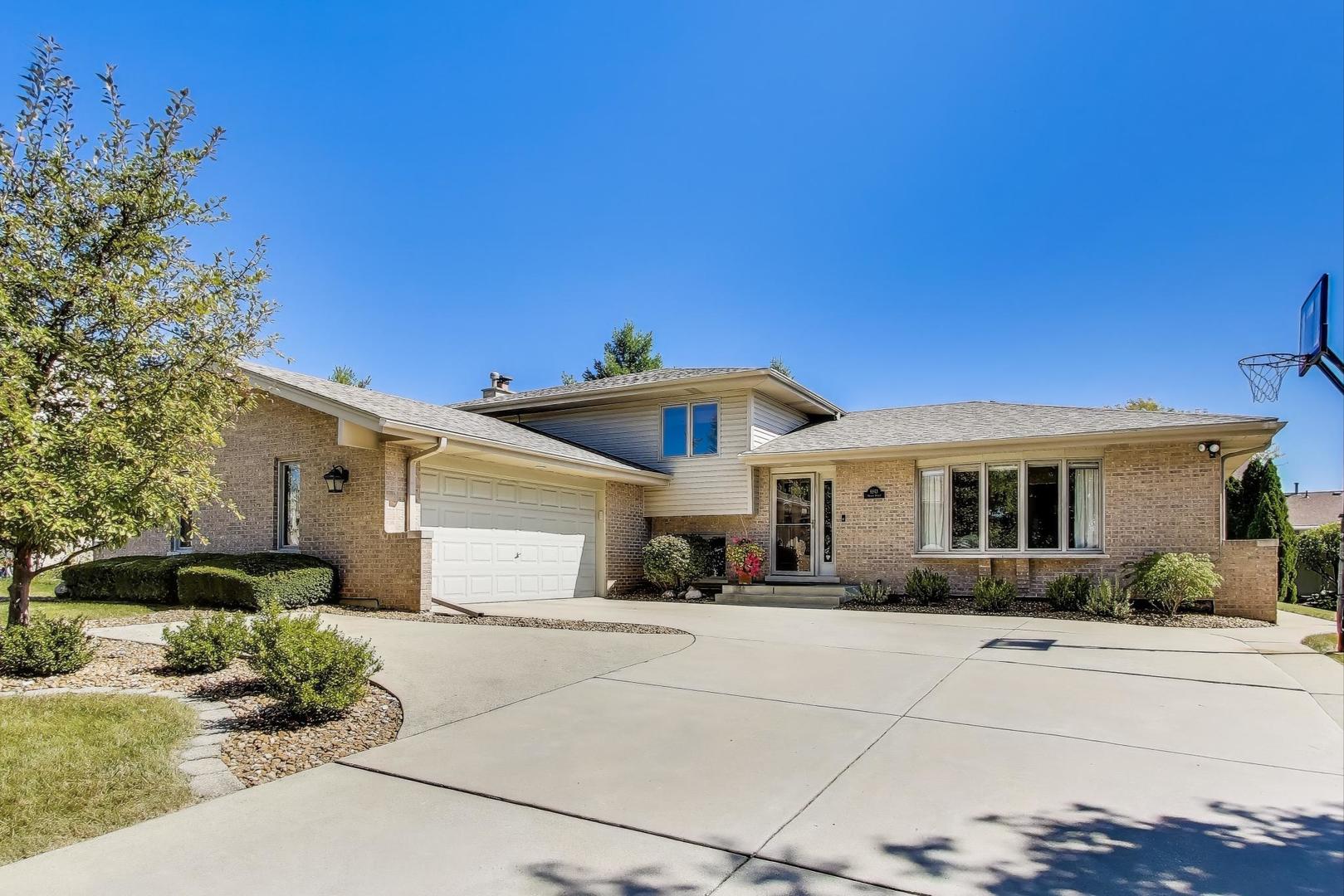 8843 Oxford Street, Woodridge, IL 60517