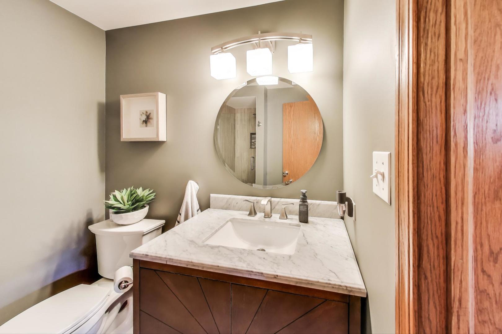 8843 Oxford Street, Woodridge, IL 60517