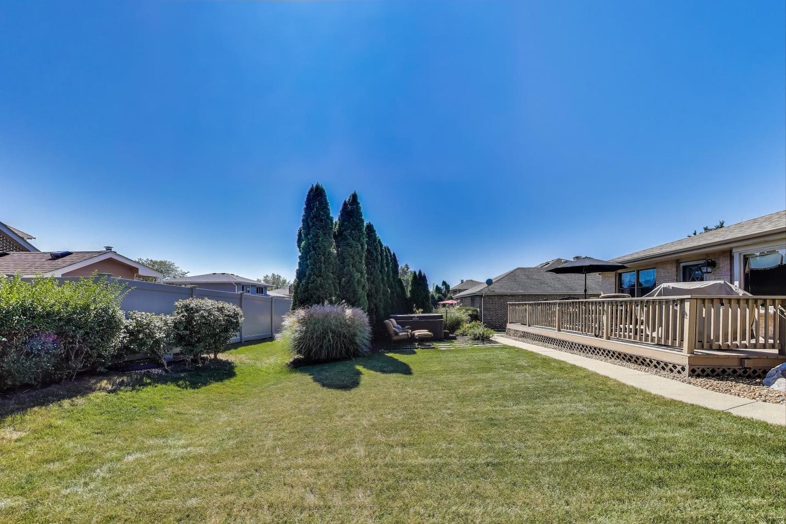 8843 Oxford Street, Woodridge, IL 60517