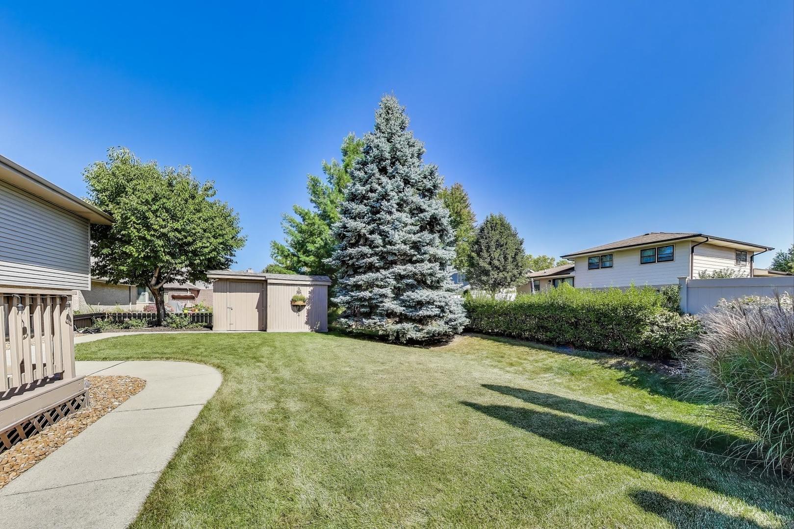 8843 Oxford Street, Woodridge, IL 60517