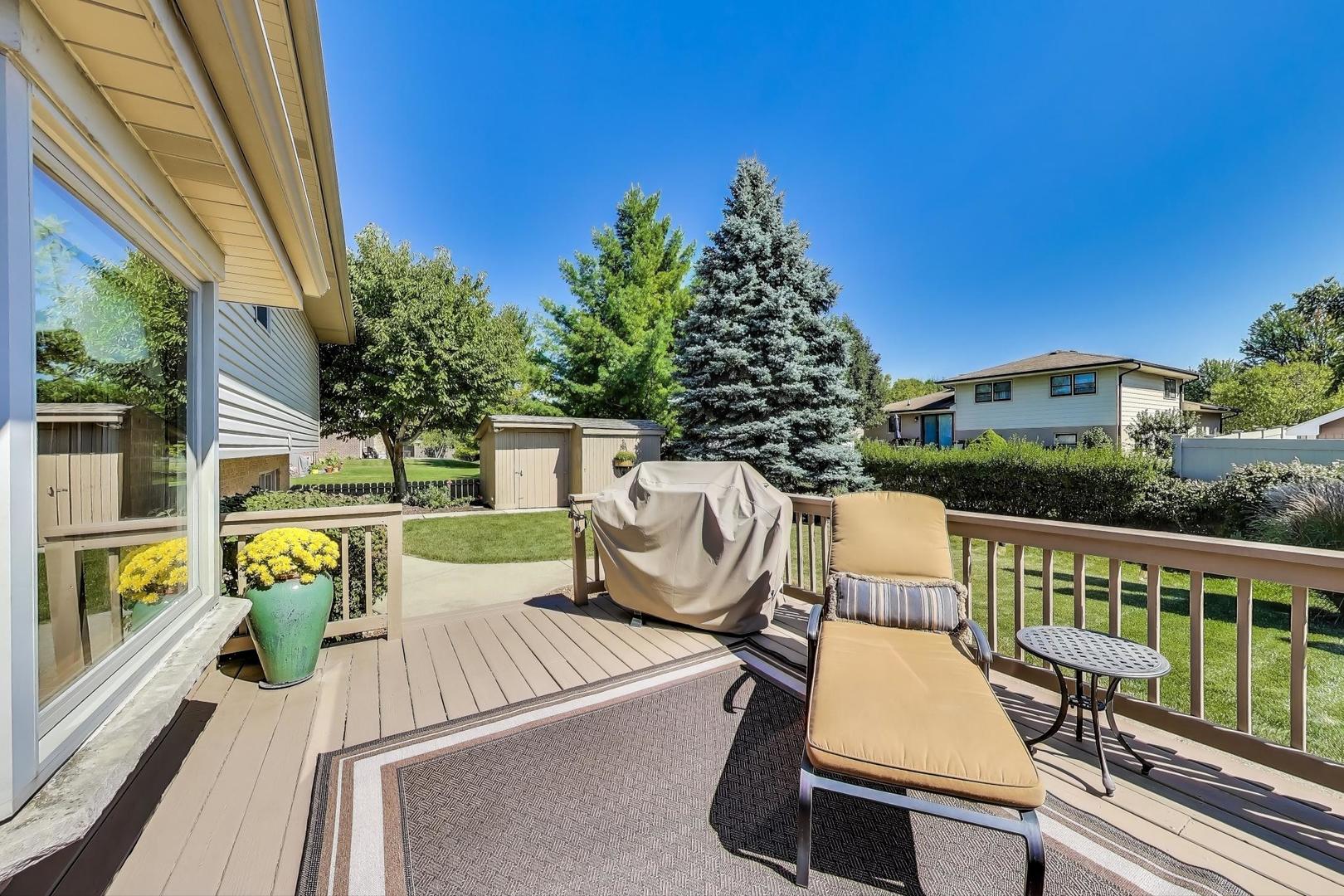 8843 Oxford Street, Woodridge, IL 60517