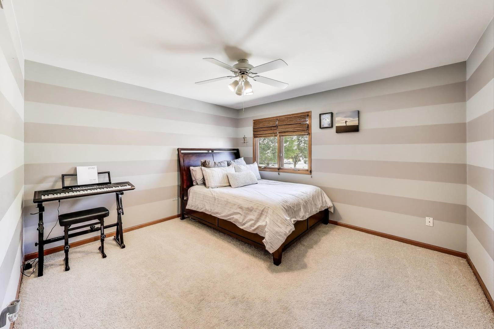 8843 Oxford Street, Woodridge, IL 60517