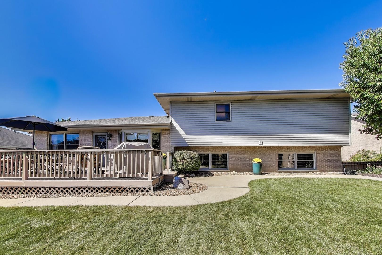 8843 Oxford Street, Woodridge, IL 60517