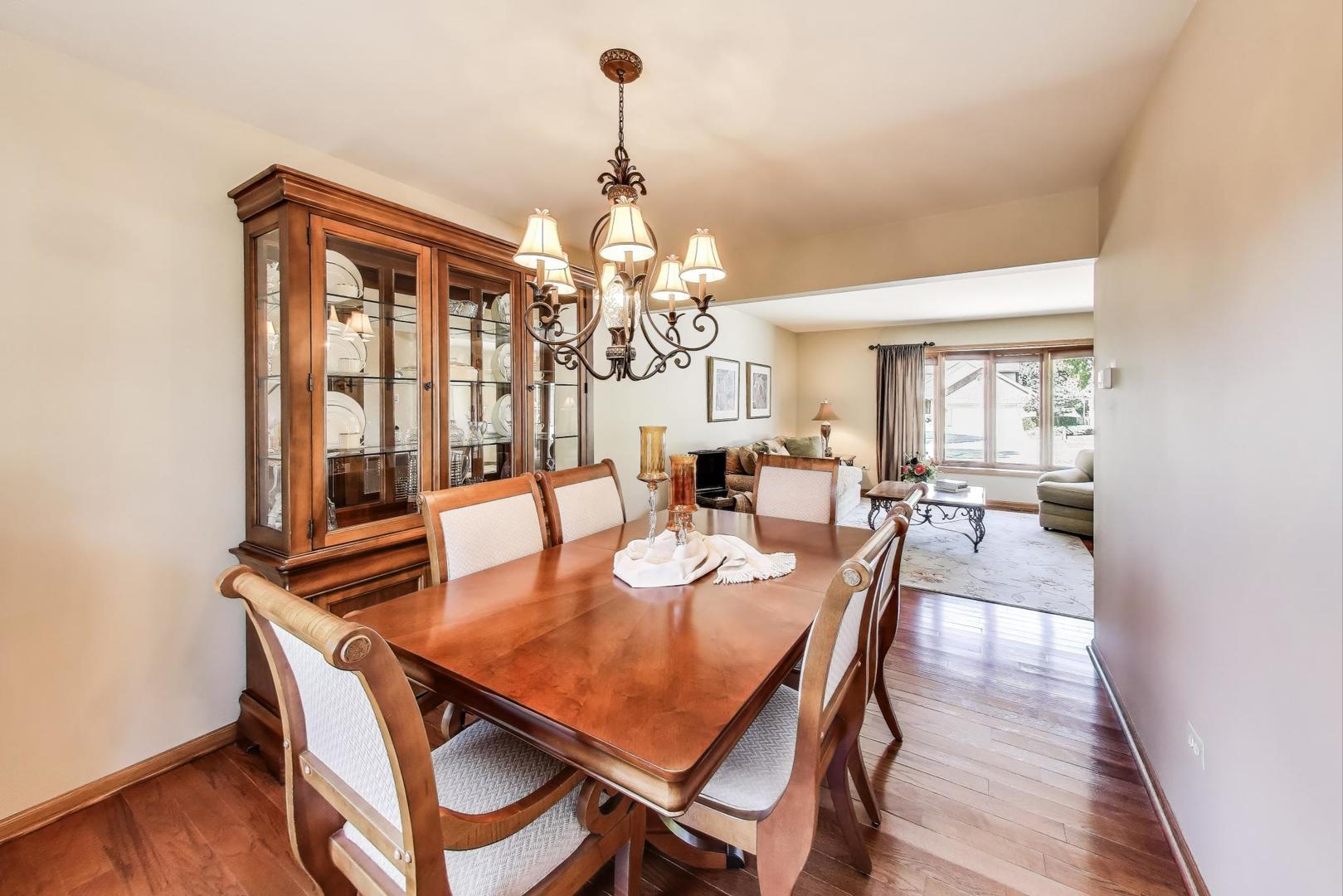 8843 Oxford Street, Woodridge, IL 60517