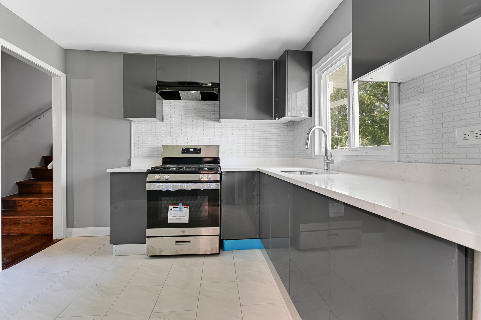 13240 S Saint Lawrence Avenue, Chicago, IL 60827