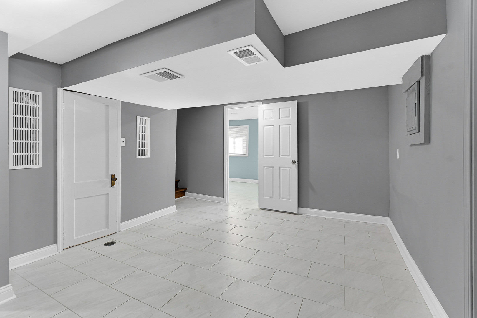 13240 S Saint Lawrence Avenue, Chicago, IL 60827