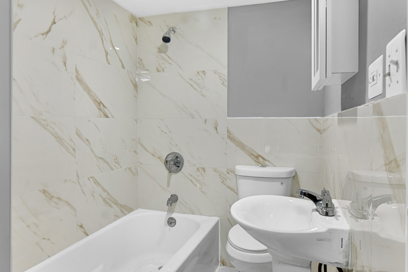 13240 S Saint Lawrence Avenue, Chicago, IL 60827