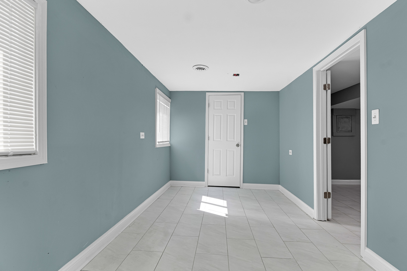 13240 S Saint Lawrence Avenue, Chicago, IL 60827