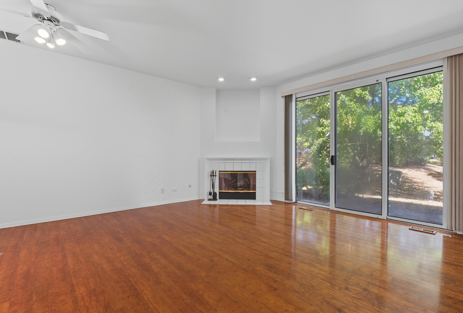 519 Woodcrest Drive #519, Mundelein, IL 60060