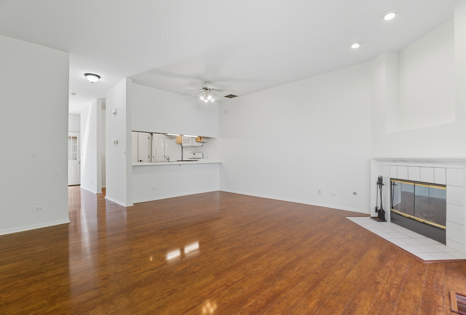 519 Woodcrest Drive #519, Mundelein, IL 60060