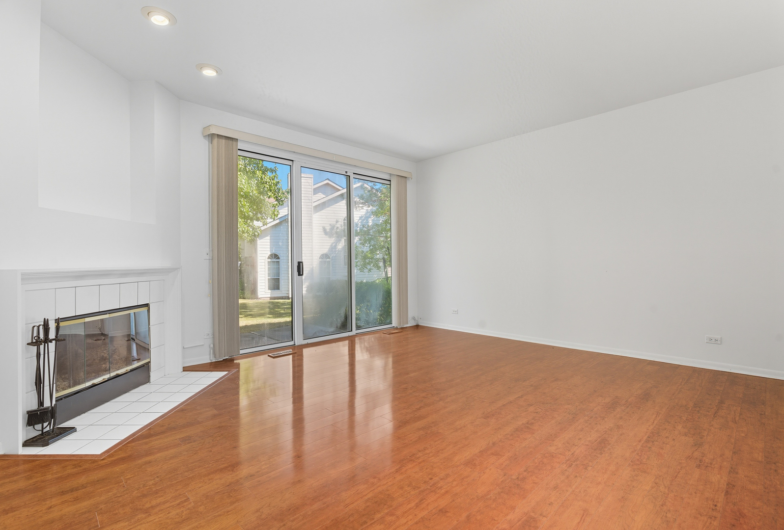 519 Woodcrest Drive #519, Mundelein, IL 60060