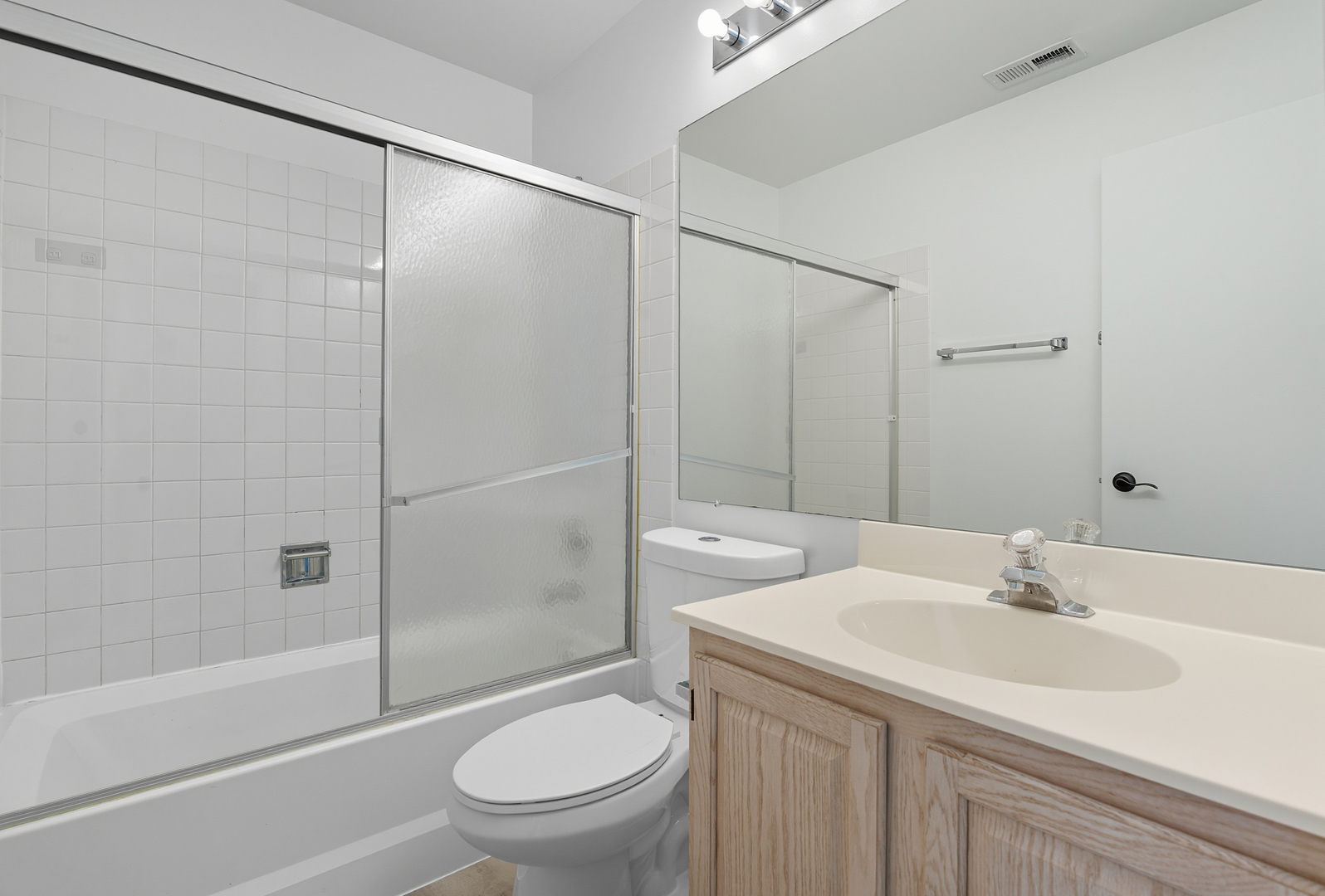 519 Woodcrest Drive #519, Mundelein, IL 60060