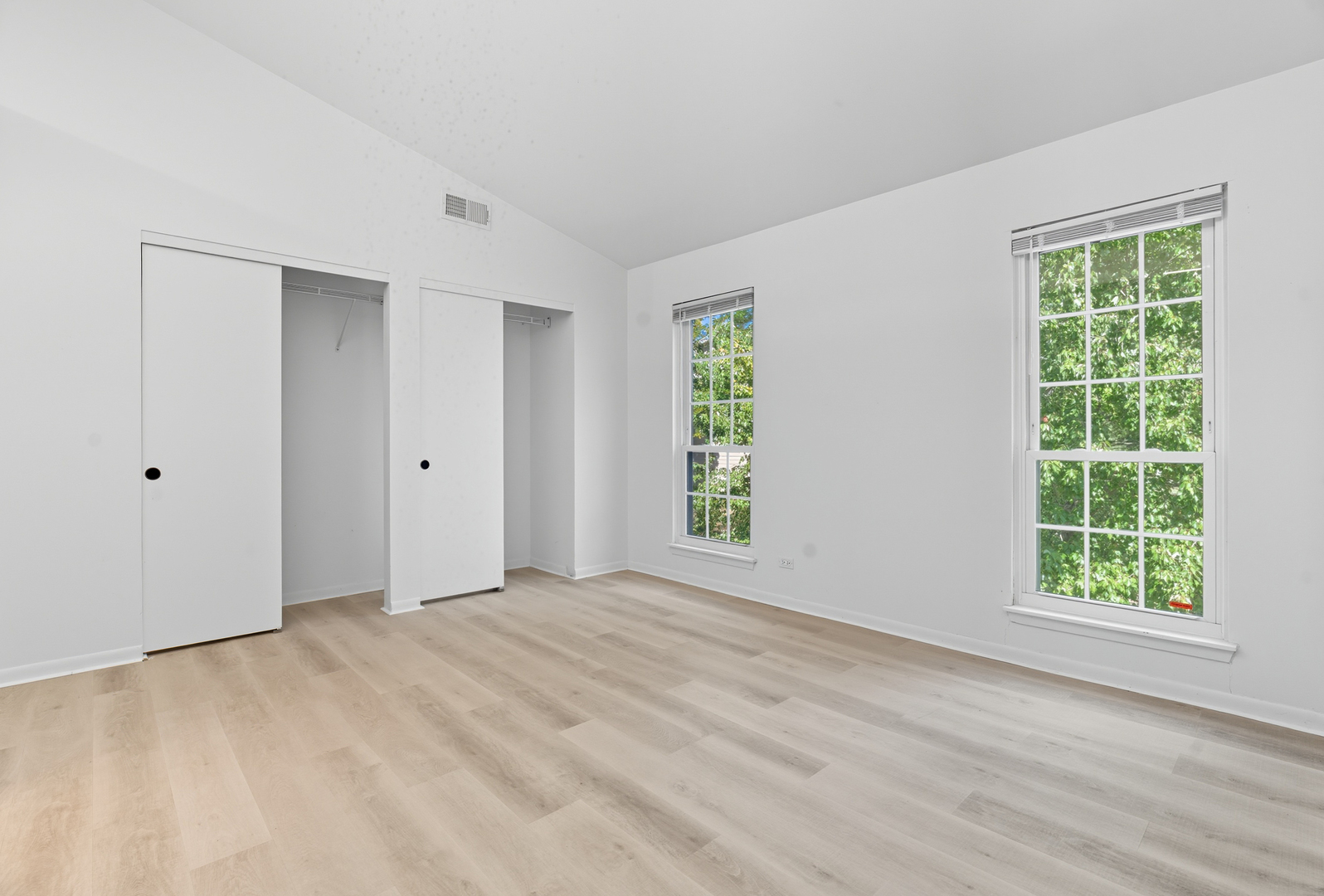 519 Woodcrest Drive #519, Mundelein, IL 60060