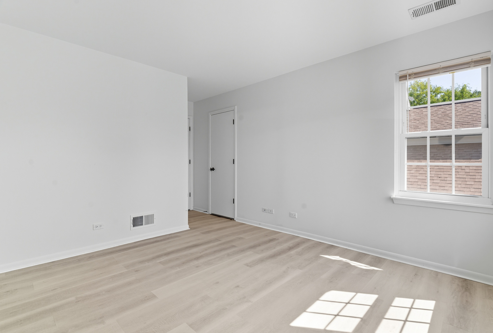 519 Woodcrest Drive #519, Mundelein, IL 60060