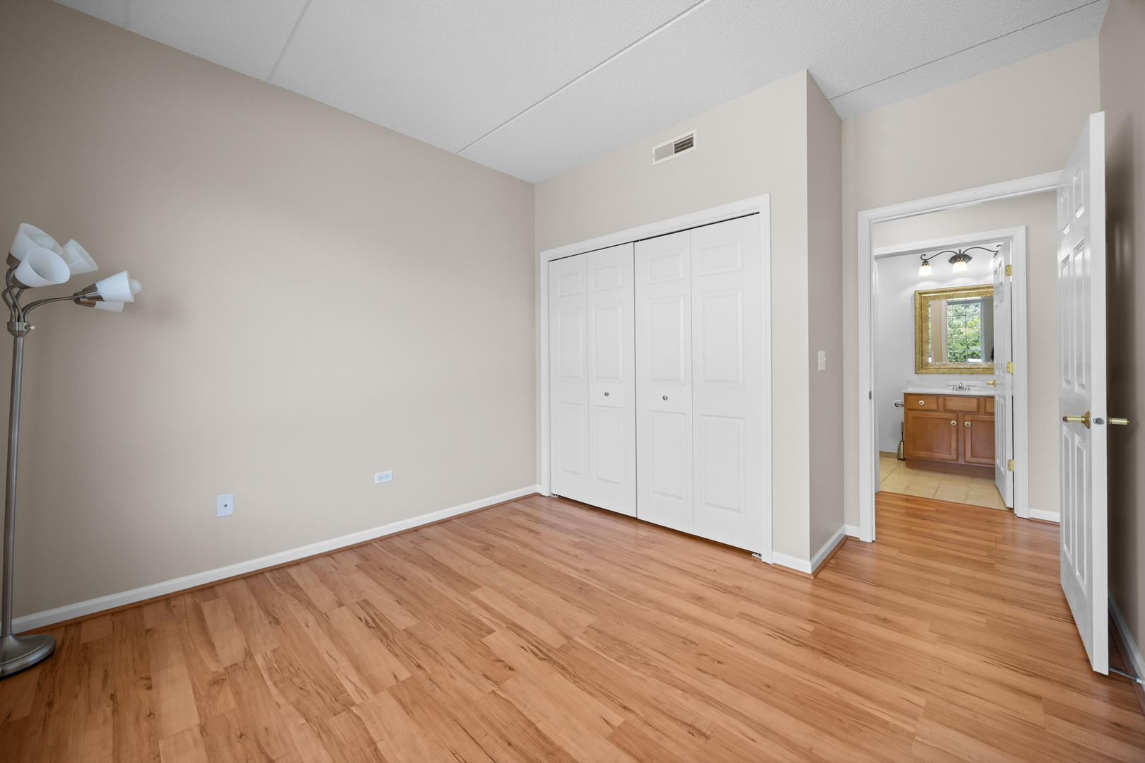 3400 Wellington Court #204, Rolling Meadows, IL 60008