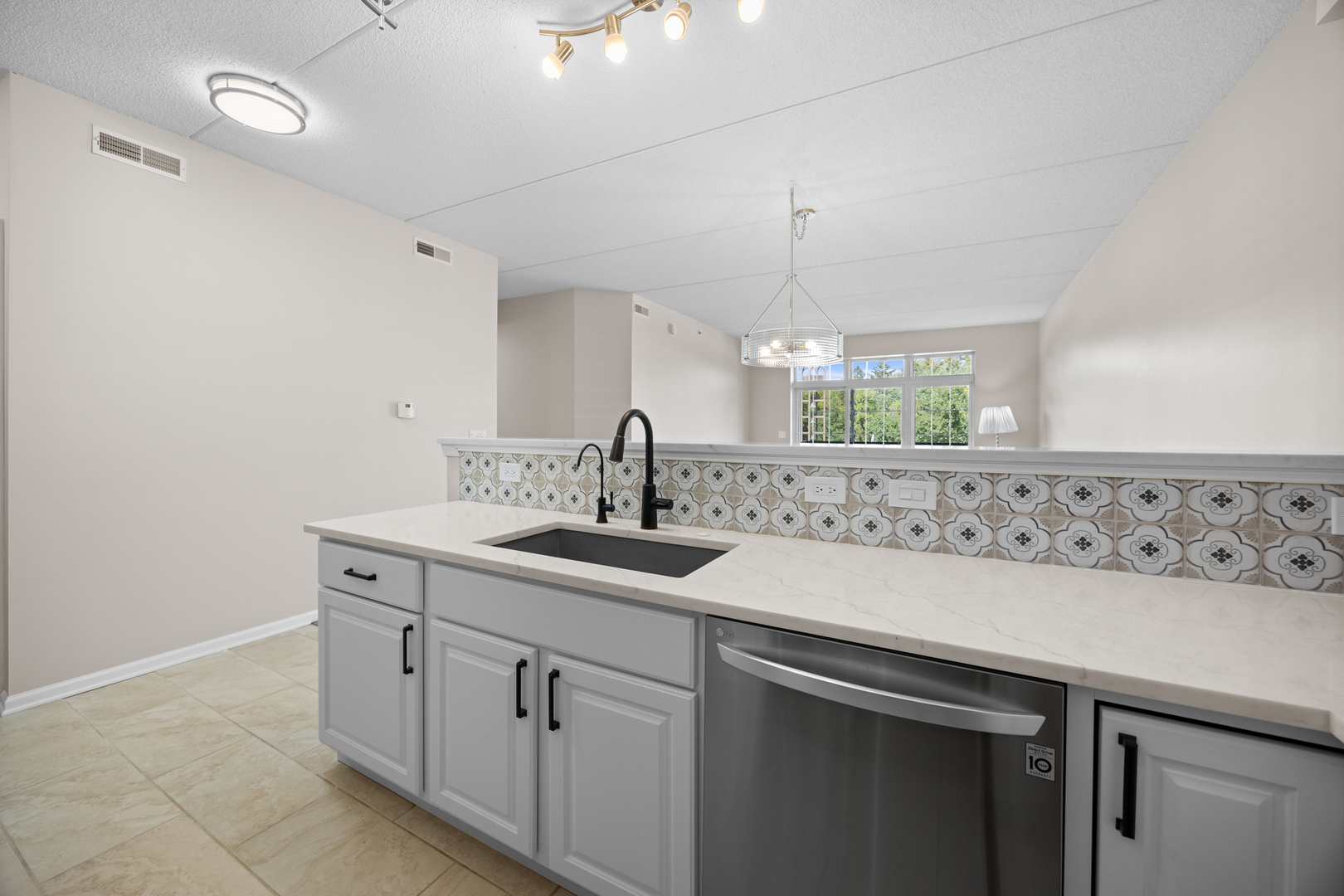 3400 Wellington Court #204, Rolling Meadows, IL 60008