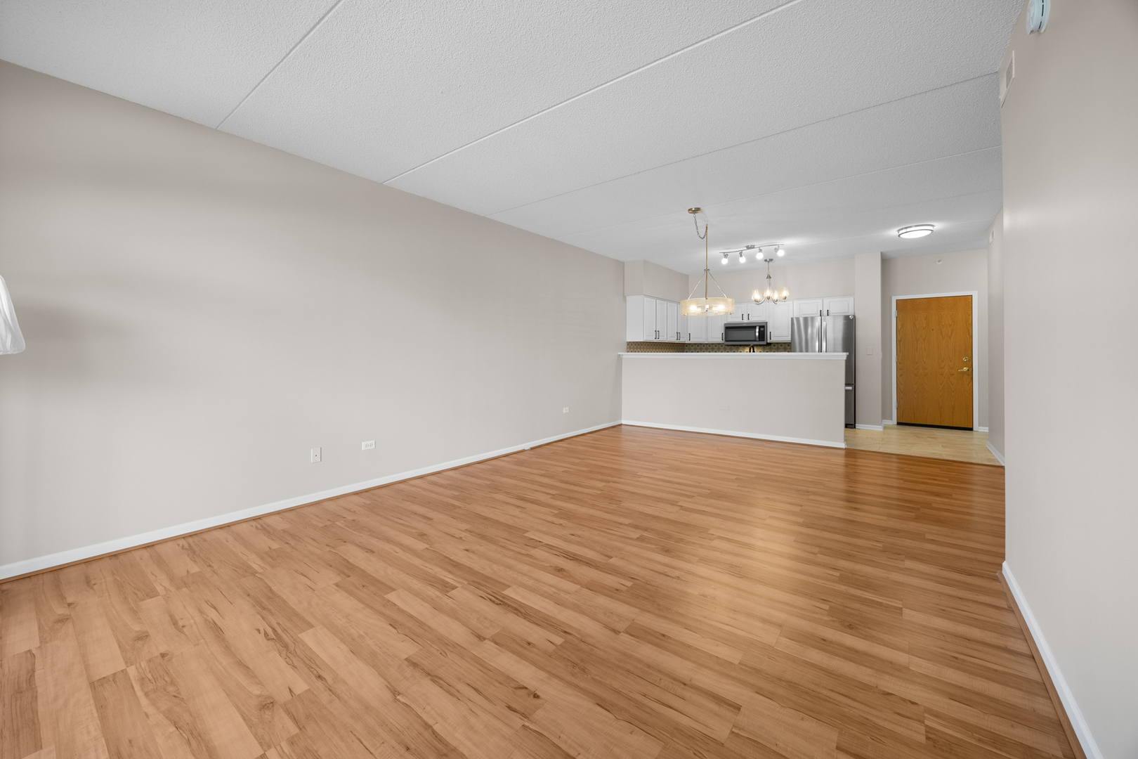 3400 Wellington Court #204, Rolling Meadows, IL 60008