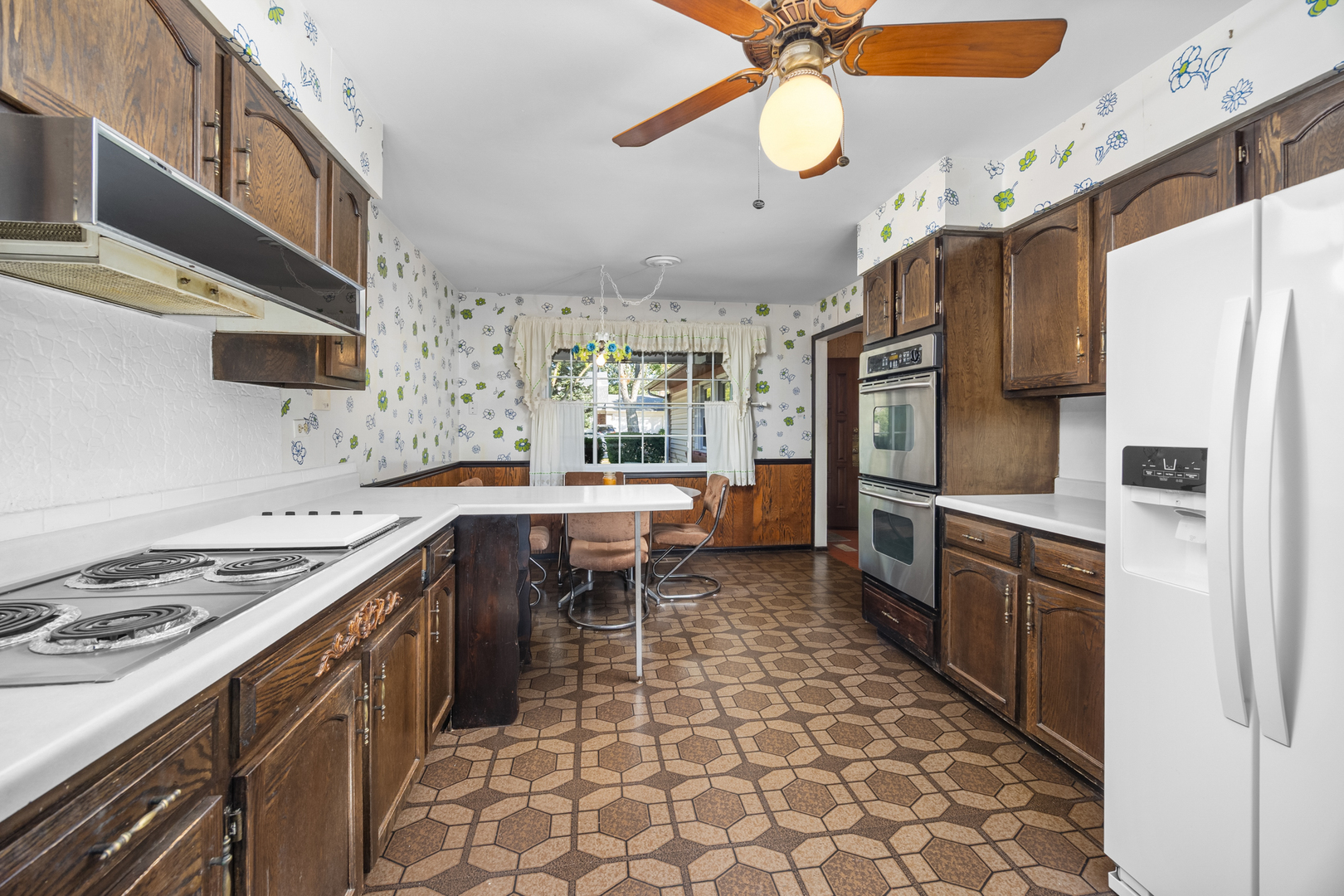 20 Emerson Drive, Schaumburg, IL 60194