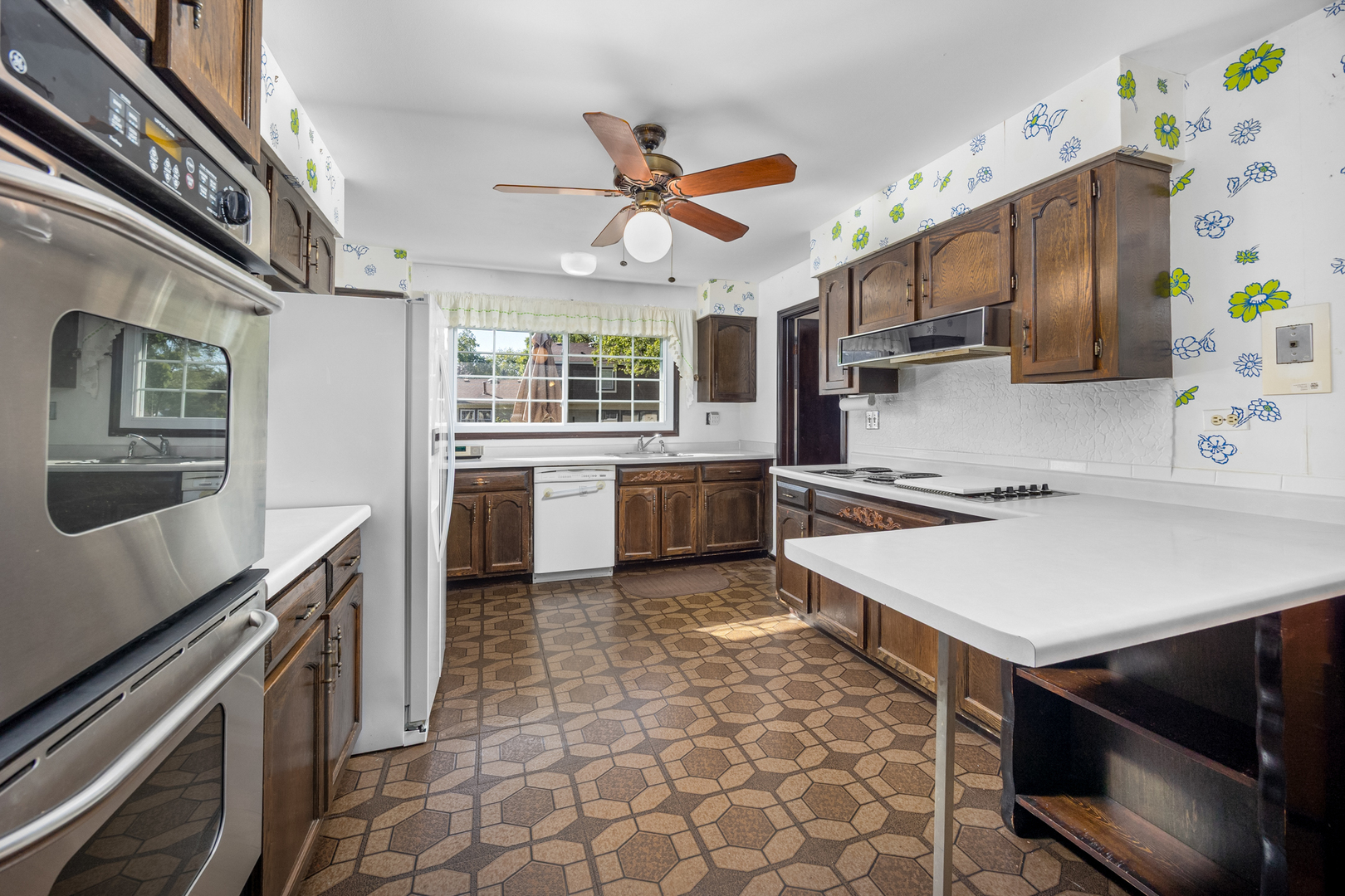 20 Emerson Drive, Schaumburg, IL 60194