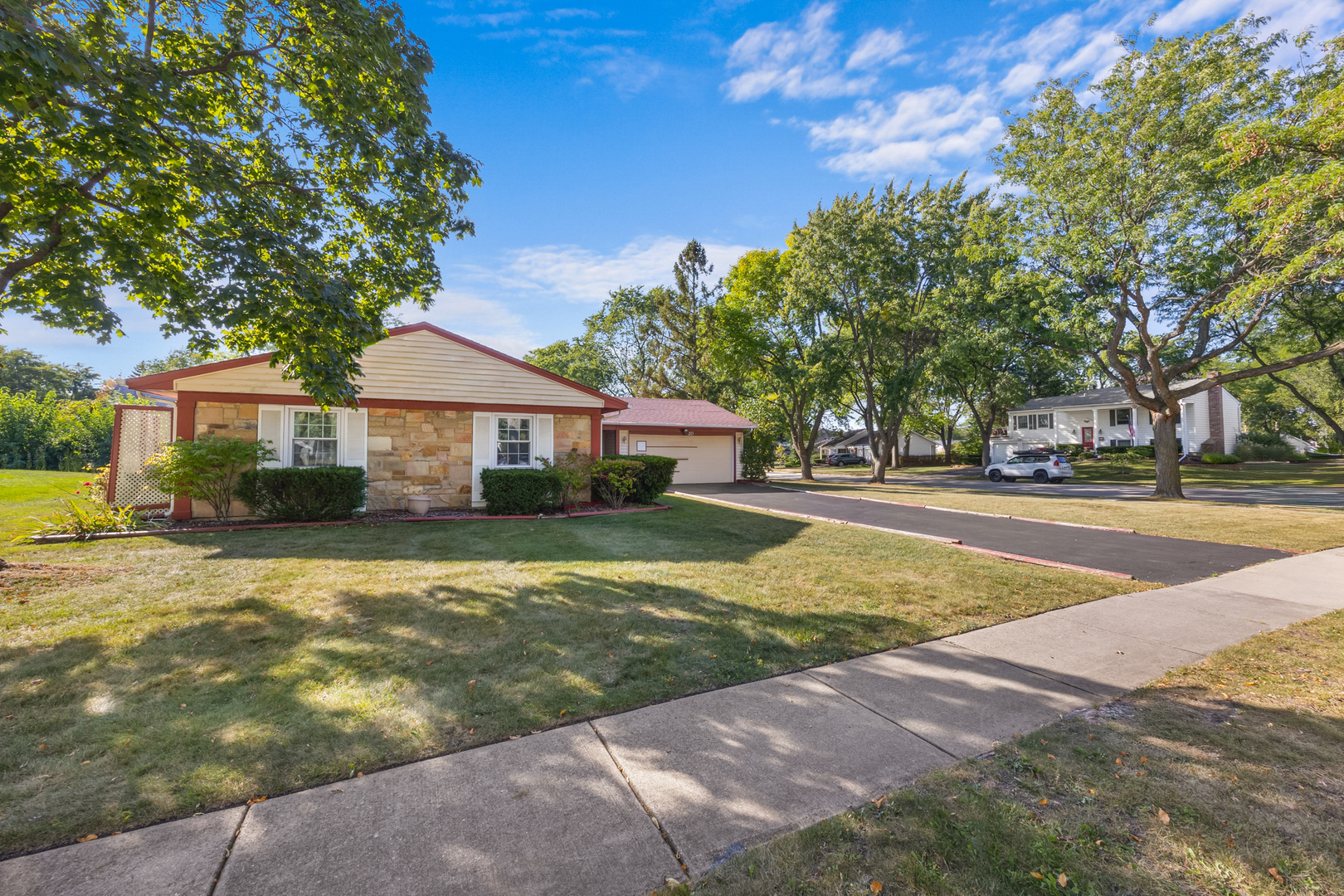 20 Emerson Drive, Schaumburg, IL 60194