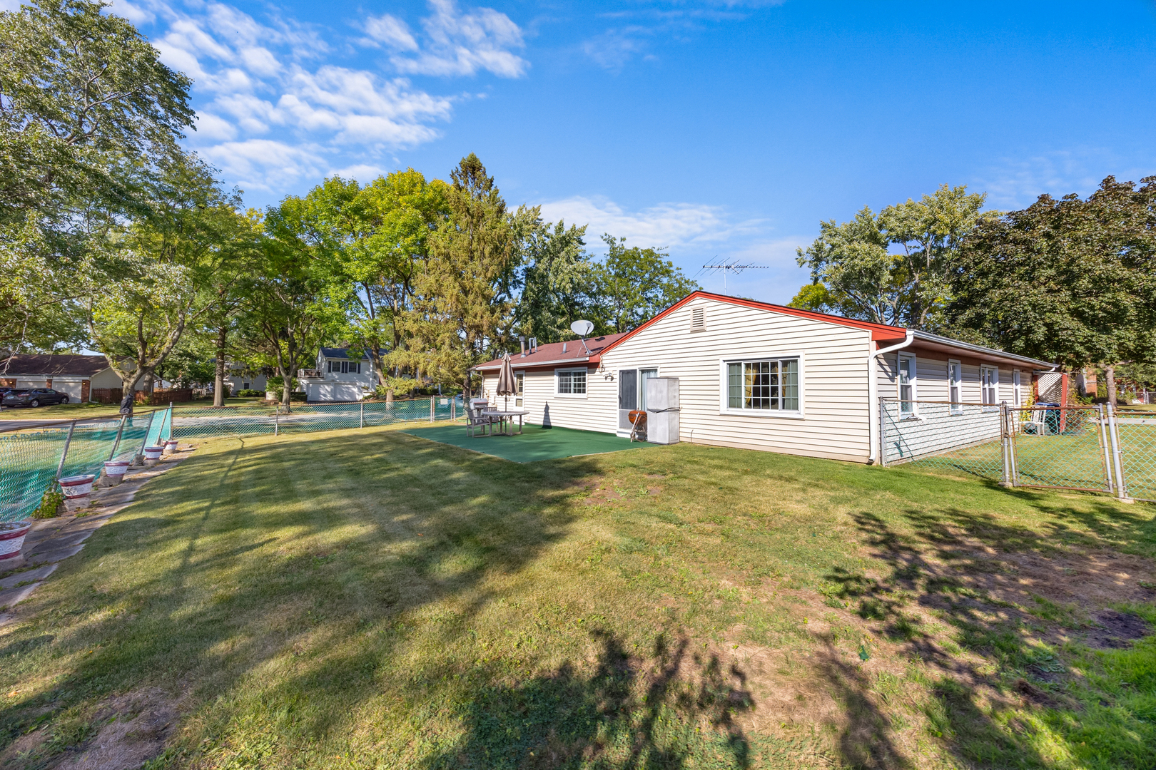 20 Emerson Drive, Schaumburg, IL 60194