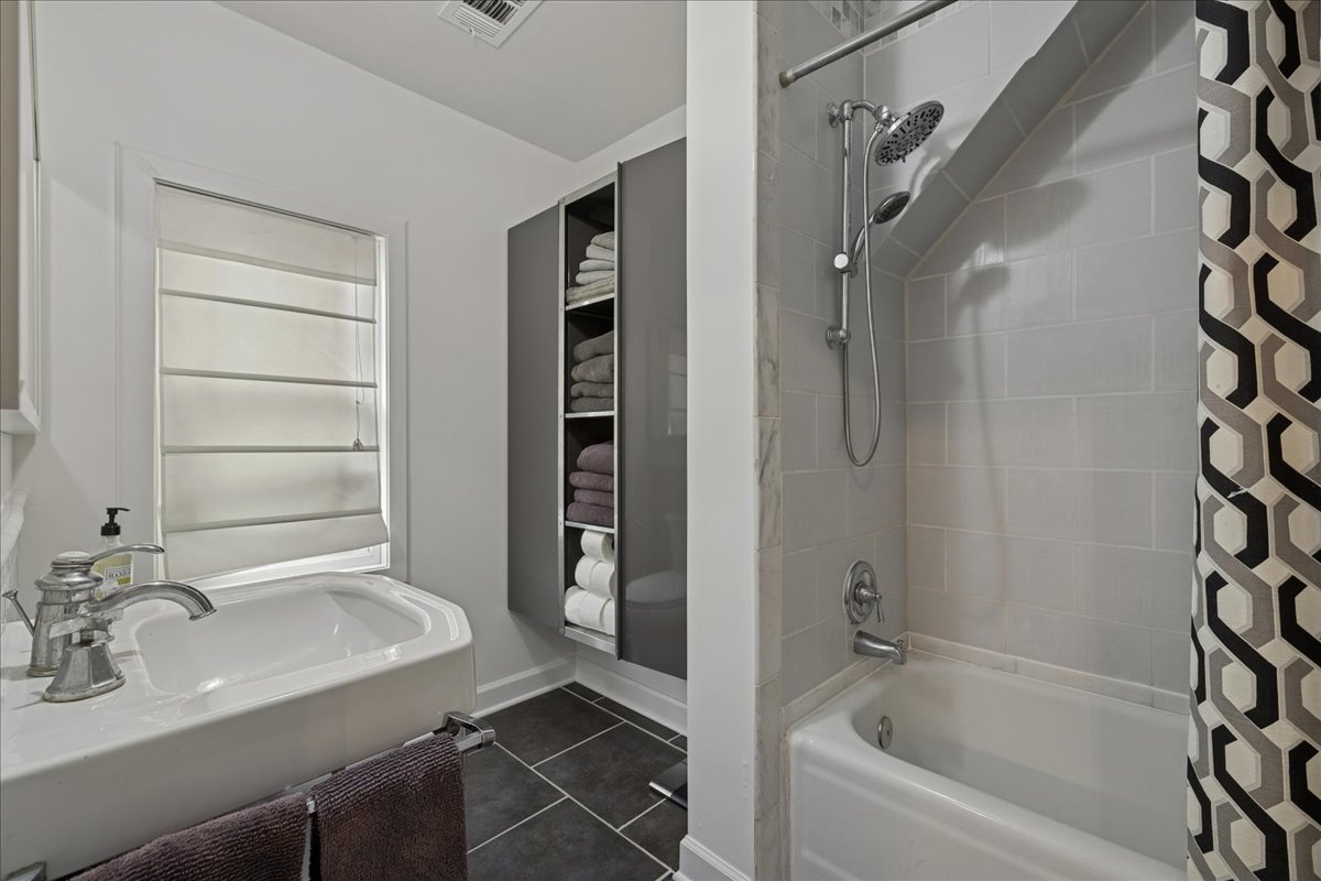 420 W Cook Avenue, Libertyville, IL 60048