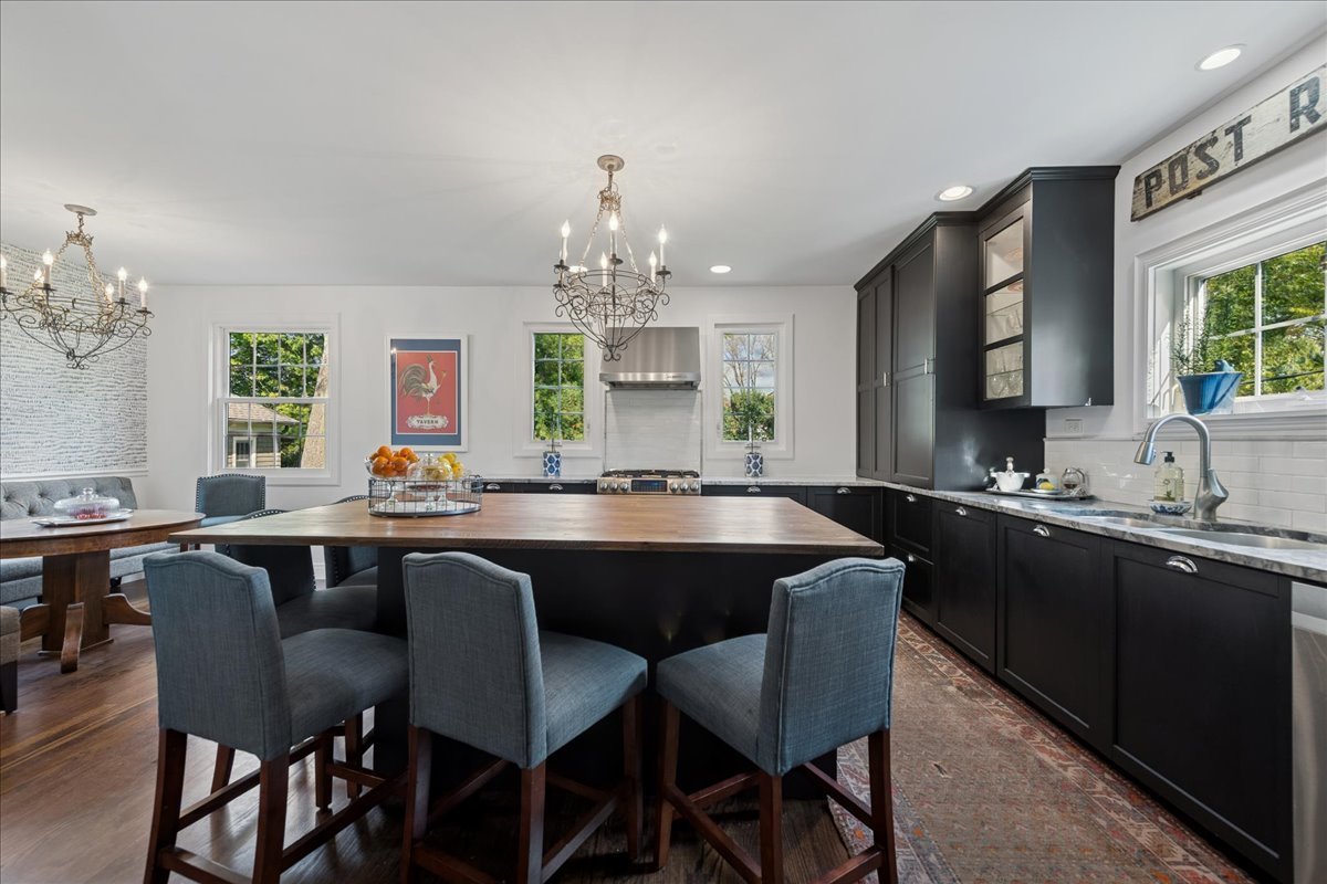 420 W Cook Avenue, Libertyville, IL 60048